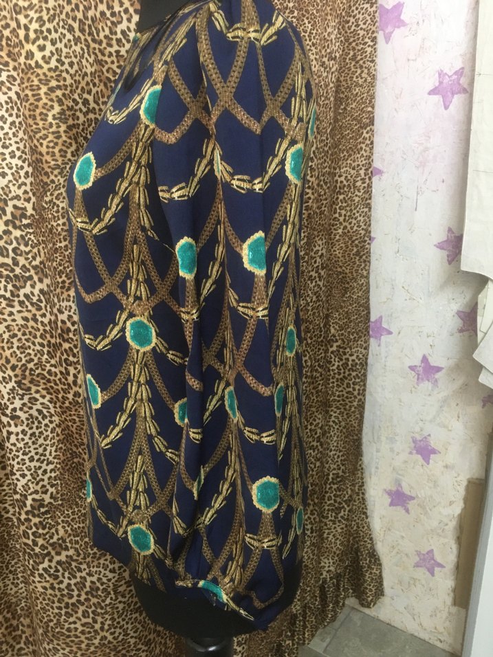 Zincir Detaylı Desenli Lacivert Kadın Bluz - Görsel 4