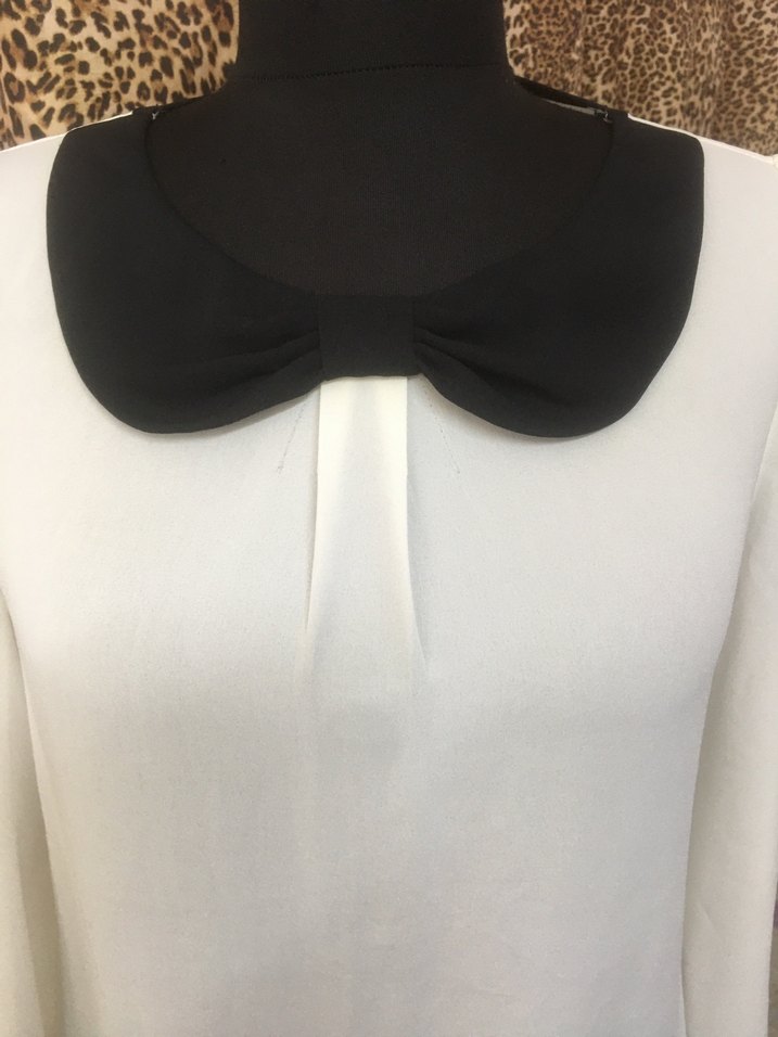 Siyah Yaka Detaylı Beyaz Uzun Kollu Bluz - Görsel 2