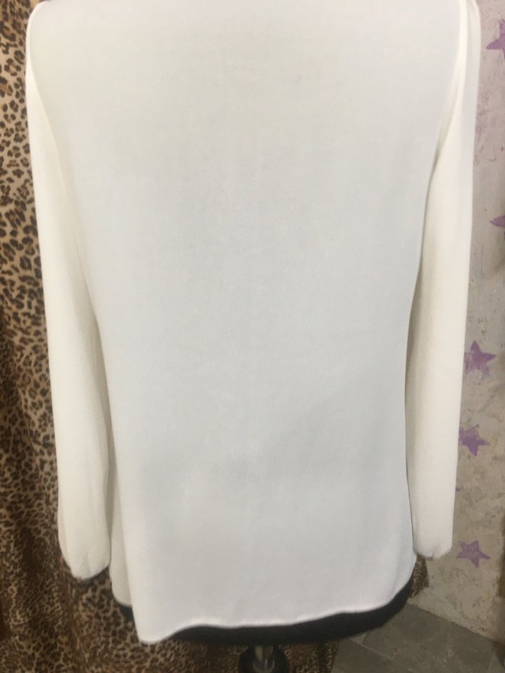 Siyah Yaka Detaylı Beyaz Uzun Kollu Bluz - Görsel 5