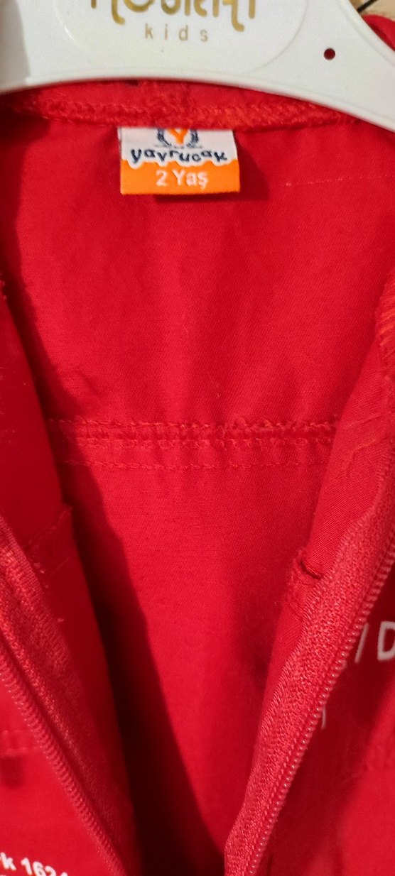 Kapüşonlu Düğmeli Erkek Çocuk Kırmızı İnce mevsimlik Mont - Görsel 3