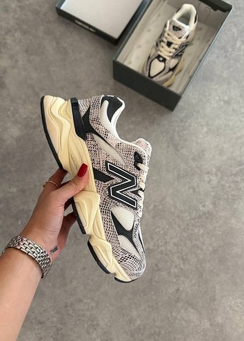 New Balance New Balance 9060 snakeskin 36-40 Arası Numaralar