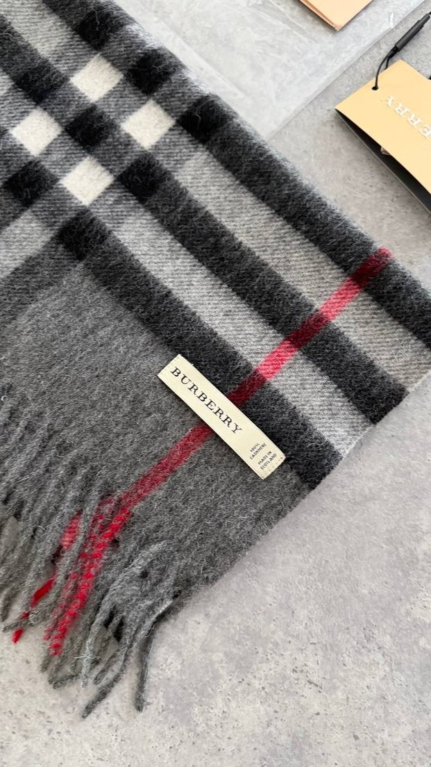 Burberry Scarf  %100 Cashmere
30x168 Cm - Görsel 3