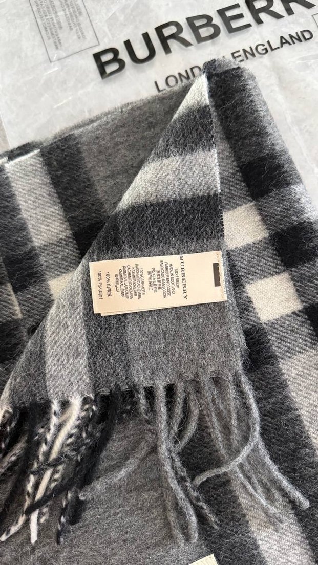 Burberry Scarf  %100 Cashmere
30x168 Cm - Görsel 2