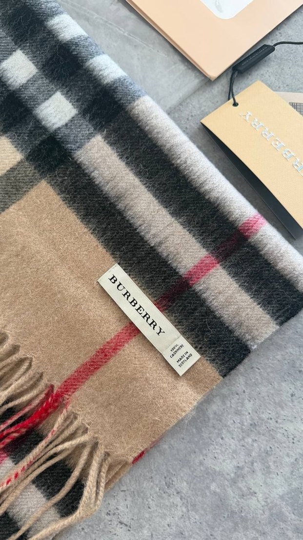 Burberry Scarf  %100 Cashmere
30x168 Cm - Görsel 2