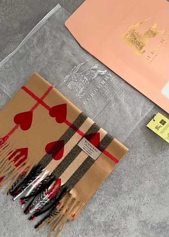 Burberry Scarf Heart  %100 Cashmere
30x168 Cm - Görsel 2