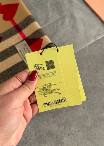 Burberry Scarf Heart  %100 Cashmere
30x168 Cm - Görsel 4