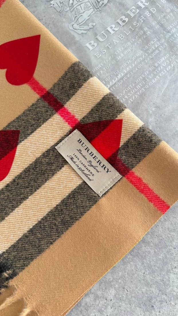 Burberry Scarf Heart  %100 Cashmere
30x168 Cm - Görsel 3
