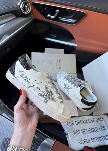 Golden Goose Deluxe 37