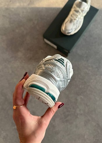 37 Beden New Balance 1906 Silver Metallic 36-40 Arası Numaralar