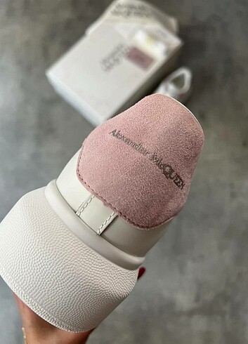 37 Beden Alexander McQueen
