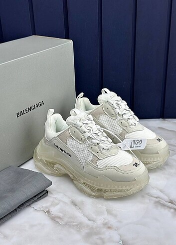 Balenciaga triple s