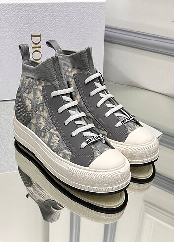 37 Beden beyaz Renk Christian Dior