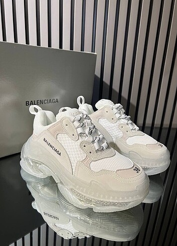 Balenciaga triple s