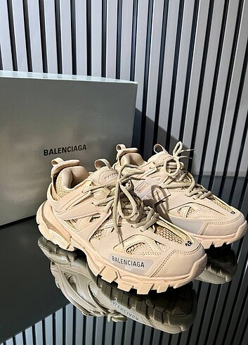 38 Beden Balenciaga track