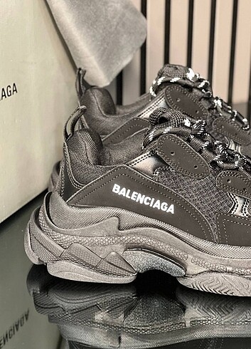 37 Beden Balenciaga triple s