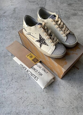 Golden Goose Deluxe indirimli