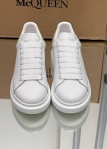 37 Beden Alexander McQueen