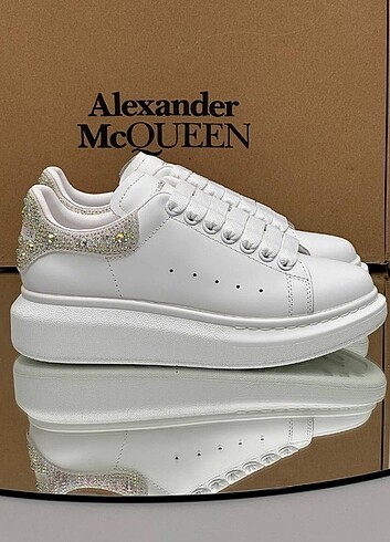 37 Beden beyaz Renk Alexander McQueen