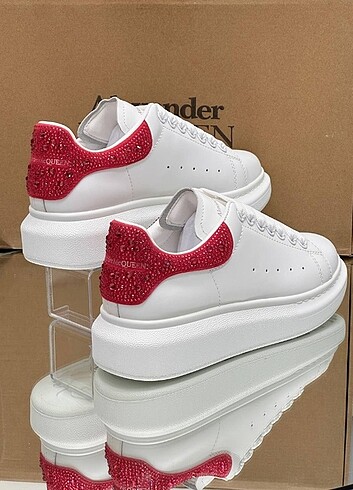 36 Beden Alexander McQueen