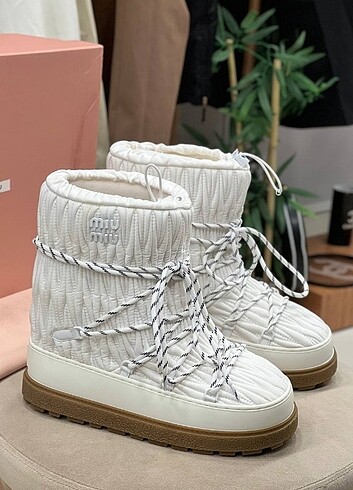 Miu Miu Miu Miu Kar botu
