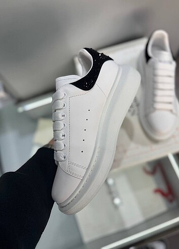 37 Beden Alexander McQueen