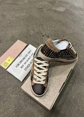 Golden Goose Deluxe