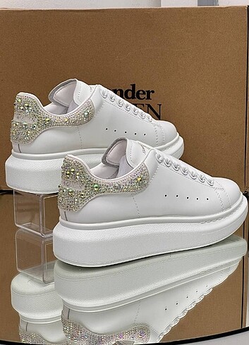 37 Beden beyaz Renk Alexander McQueen
