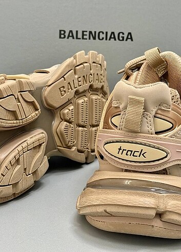 38 Beden Balenciaga Track