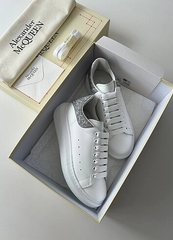 37 Beden Alexander McQueen