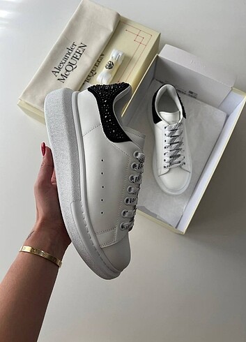 37 Beden Alexander McQueen