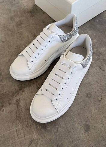37 Beden beyaz Renk Alexander McQueen