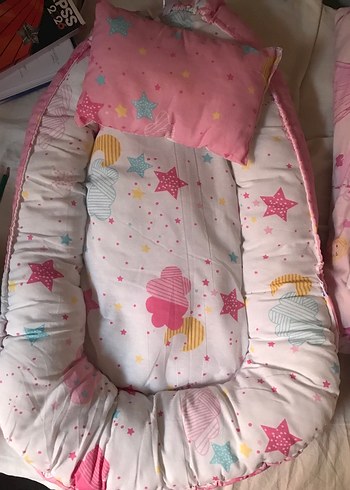 Pembe Desenli Bebek Yatağı ve Yastık - Görsel 3