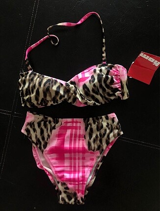 Kom leoparlı bikini ve gözlük