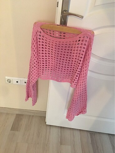 Delikli pembe örme bluz