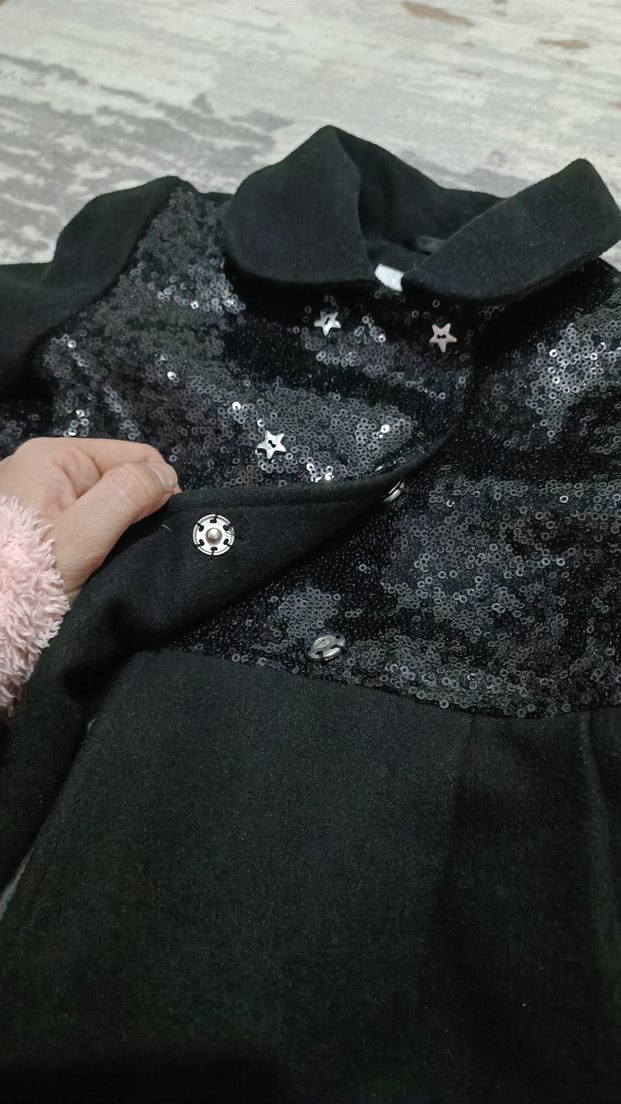 Siyah Düğmeli Kız Kabanı - Görsel 3