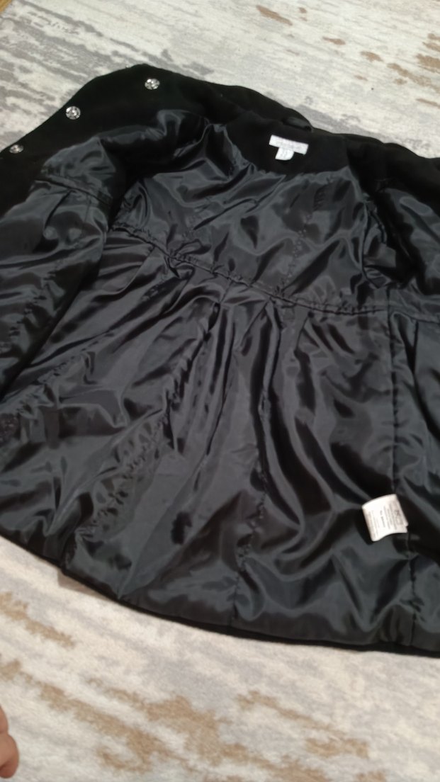 Siyah Düğmeli Kız Kabanı - Görsel 4