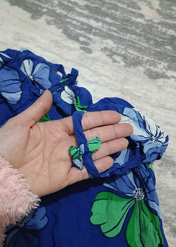 Kolsuz Mavi Çiçekli Kız Elbisesi - Görsel 2