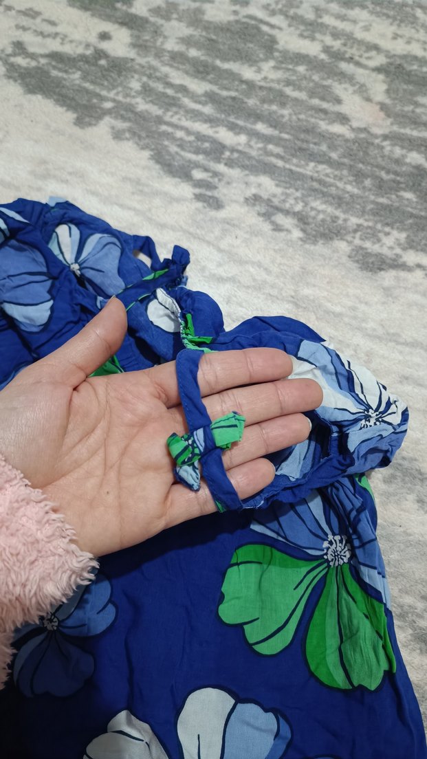 Kolsuz Mavi Çiçekli Kız Elbisesi - Görsel 2