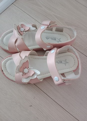 26 Beden Kız Çocuk Pembe Çiçekli Tokalı Sandalet
