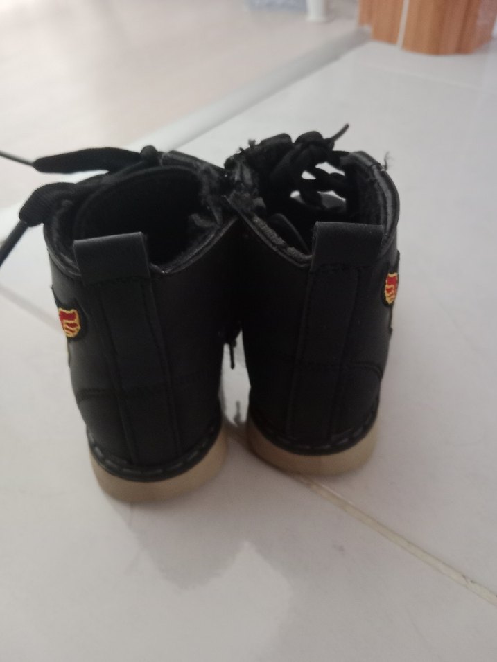 İşlemeli Siyah Bağcıklı Erkek Çocuk Botu - Görsel 2