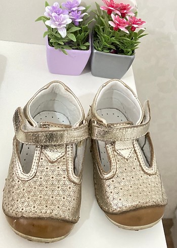 Kız Bebek Altın Renkli Çiçek Desenli İlk Adım Ayakkabısı - Görsel 2