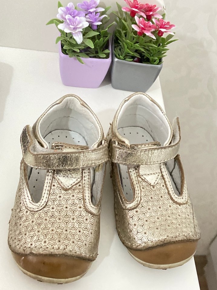 Kız Bebek Altın Renkli Çiçek Desenli İlk Adım Ayakkabısı - Görsel 2