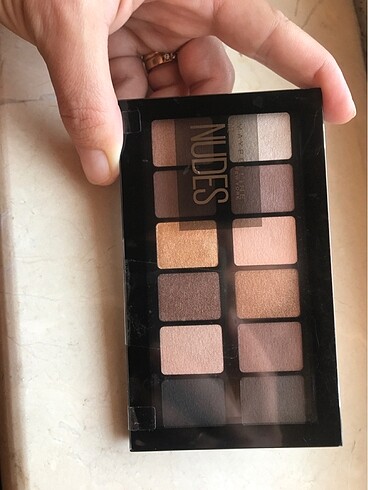 Mabelline nudes far paleti