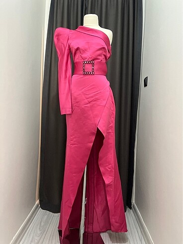 Pembe Abiye