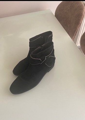 39,5 Beden Siyah Süet Tokalı Gotik Topuklu Bot