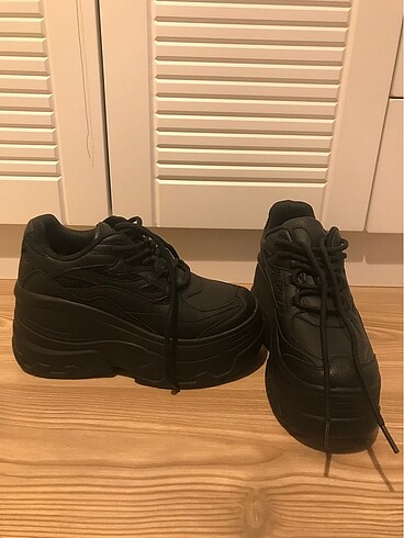37 Beden Bershka ayakkabı
