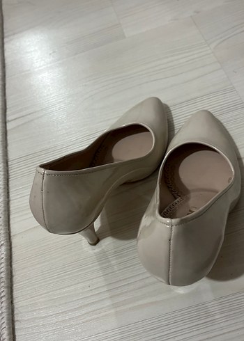 Beyaz Dantel Detaylı Stiletto Topuklu Kadın Ayakkabı - Görsel 5