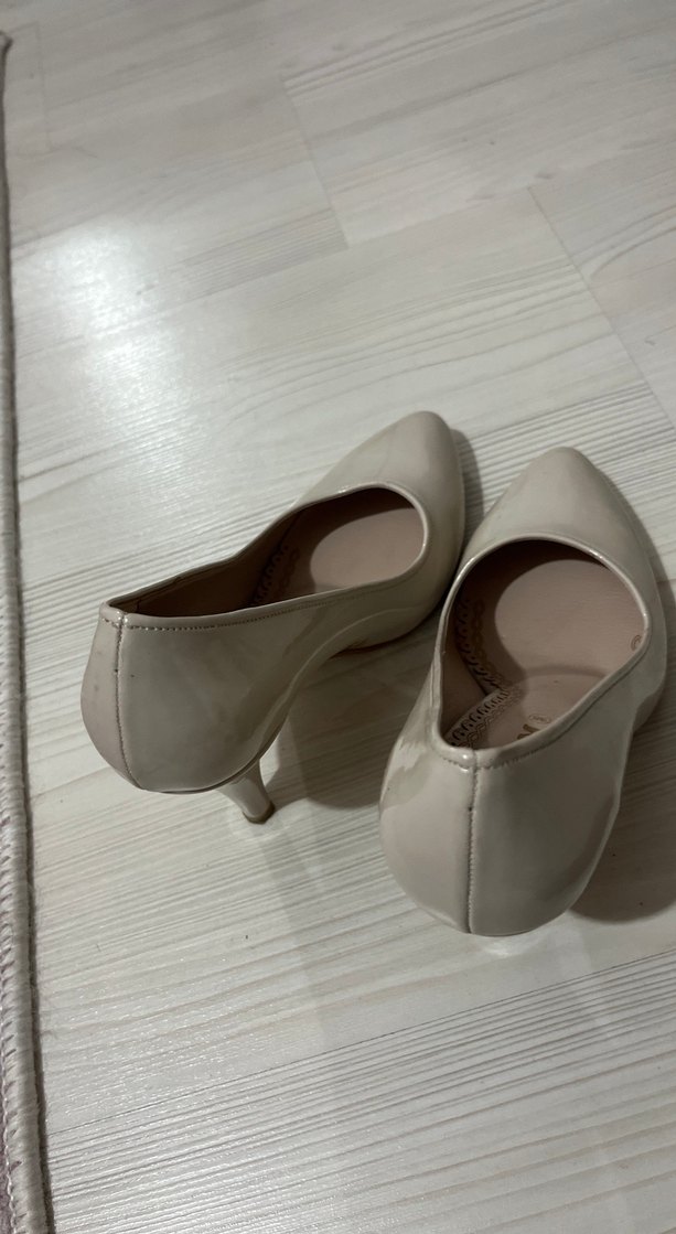 Beyaz Dantel Detaylı Stiletto Topuklu Kadın Ayakkabı - Görsel 5