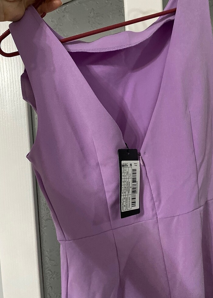 Sırt dekolteli lila elbise - Görsel 4