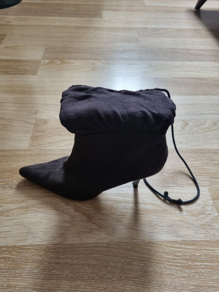 Siyah Çorap Çizme - Görsel 4